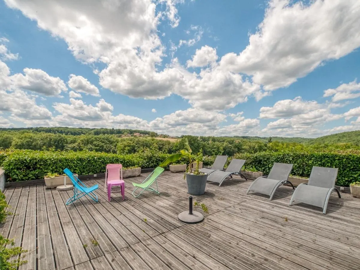 Splendid Holiday Home In D Gagnac With Heated Swimming Pool And Jacuzzi Degagnac